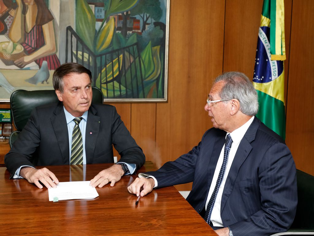 Após reunião de Jair Bolsonaro com Paulo Guedes a data do anúncio foi adiada